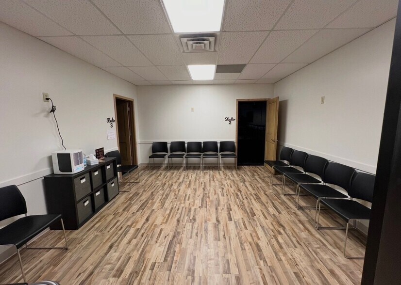 More Photos Of 146 Lake St N, Forest Lake Medical For Lease