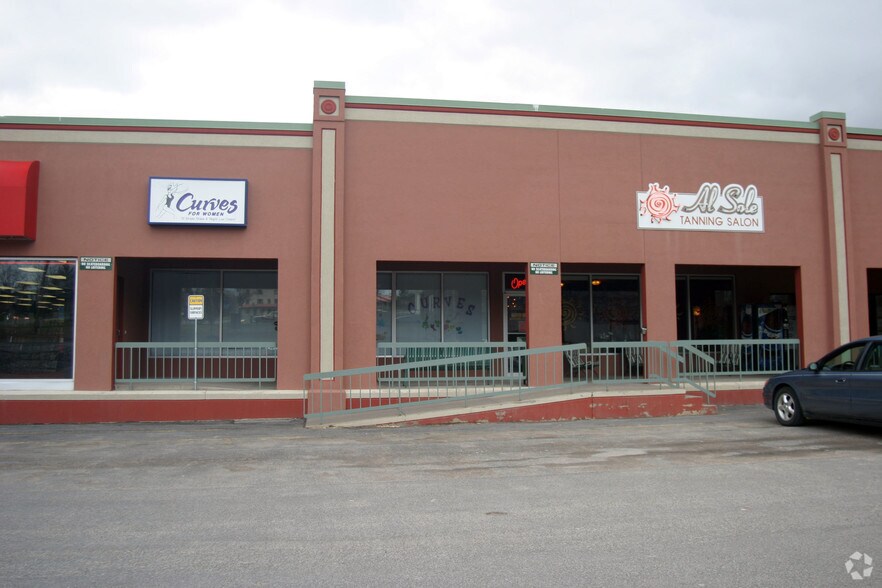 More Photos Of 11-19 4th Ave, Oswego General Retail For Lease