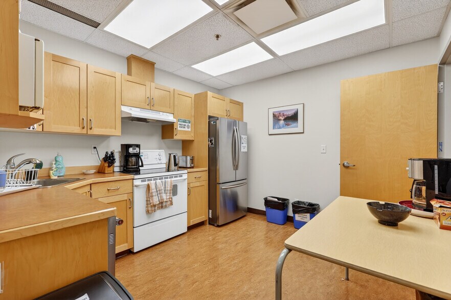 More Photos Of 5700 1st St SW, Calgary Warehouse For Sale