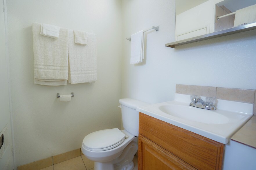 More Photos Of 1408 E Wise St, Bowie Hotel For Sale