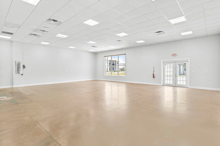 More Photos Of 5907 Sr-22, Panama City Funeral Home For Lease