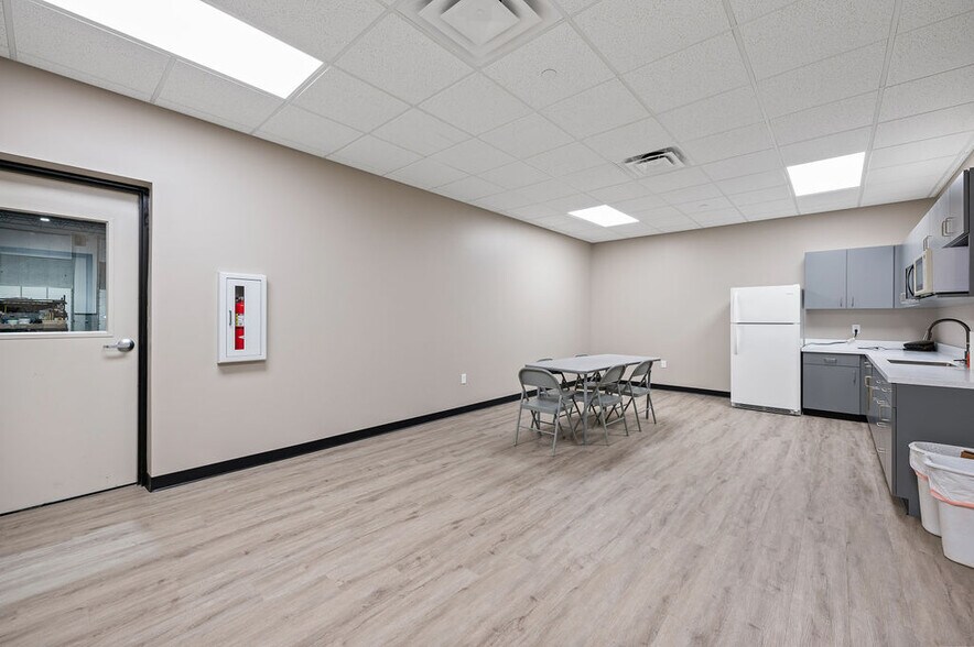 More Photos Of 4889 Alliance Dr, Mason Distribution For Sale