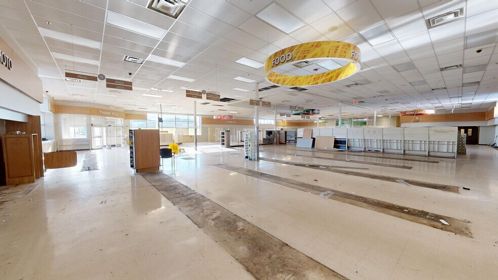 More Photos Of 14941 South Ave, Columbiana General Retail For Sale