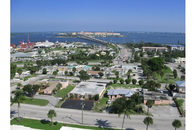 More Photos Of 706 N 7th St, Fort Pierce Office For Sale