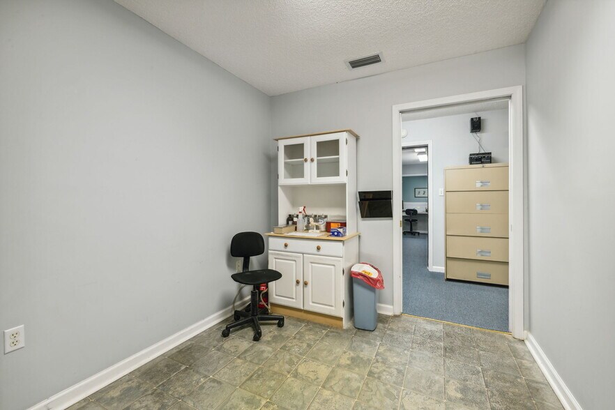 Primary Photo Of 2762 Dunn Ave, Jacksonville Office For Sale