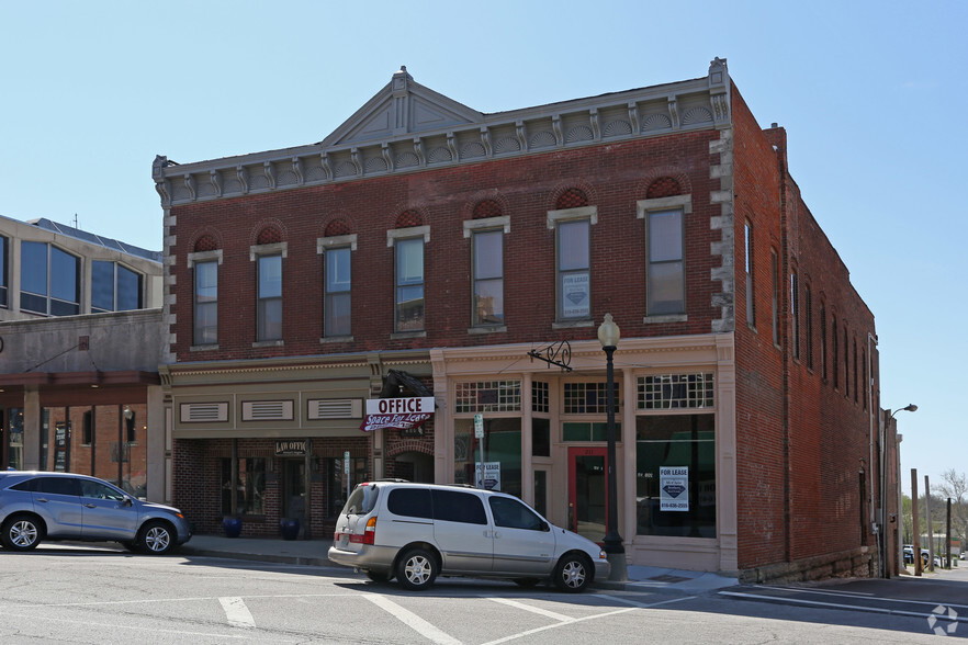 Primary Photo Of 211 W Lexington Ave, Independence Storefront Retail Office For Lease