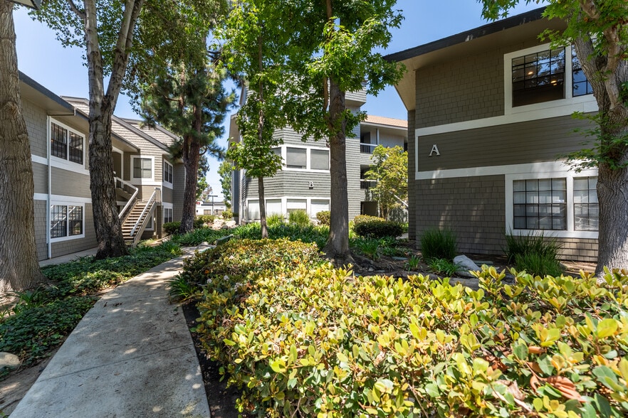 More Photos Of 2900 Bristol St, Costa Mesa Office For Sale