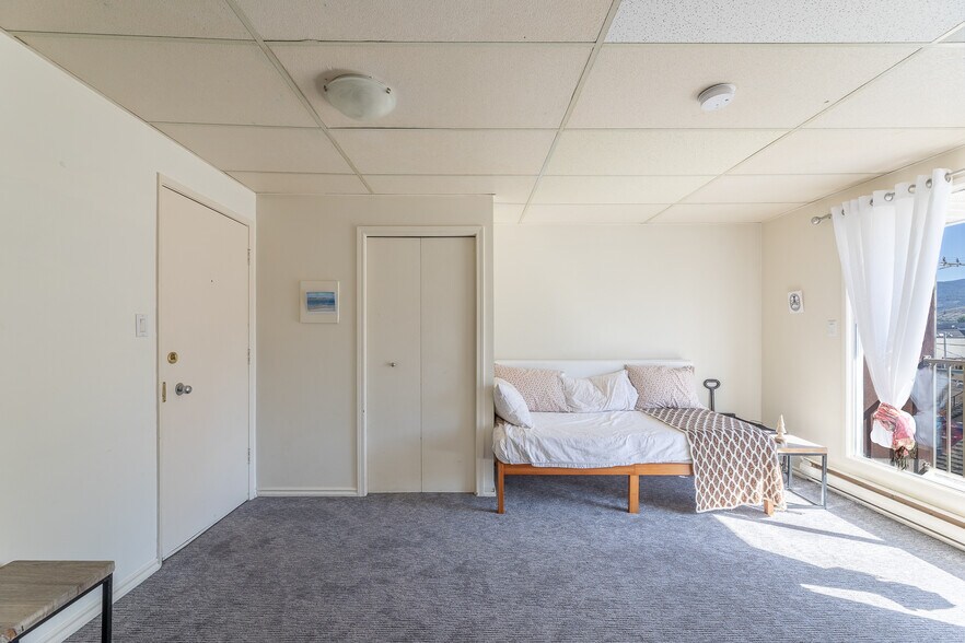 More Photos Of 157 Wade Av W, Penticton Apartments For Sale