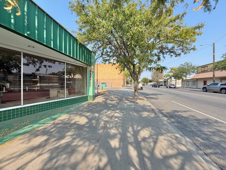 More Photos Of 717 W Lewis St, Pasco Storefront For Sale