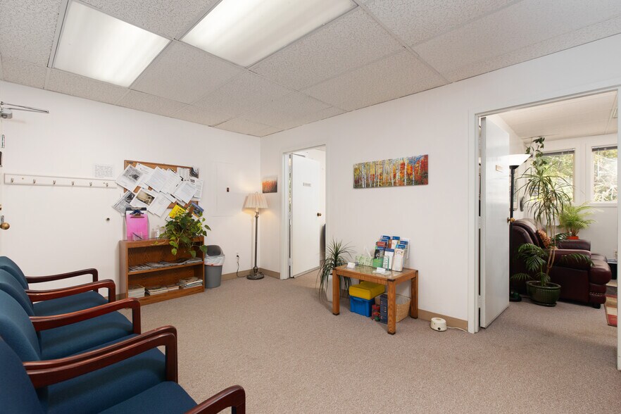 More Photos Of 155 Sycamore St, Glastonbury Office For Lease