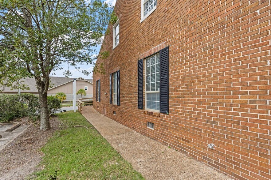 More Photos Of 235-237 John Knox Rd, Tallahassee Medical For Sale