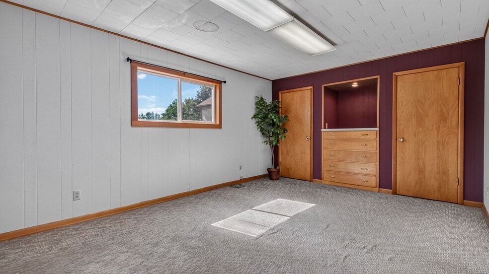 More Photos Of 113 S Main St, Greenwood Office For Sale