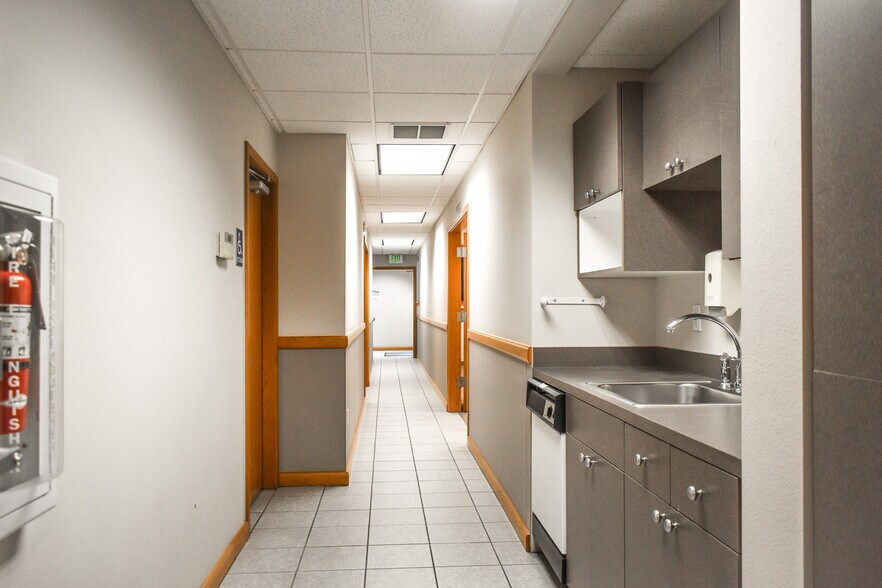 More Photos Of 1110 N Center Pky, Kennewick Office For Lease