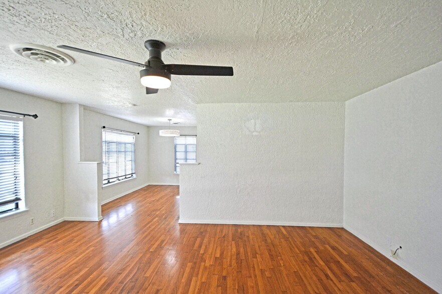 More Photos Of 268 E Mill St, New Braunfels Medical For Lease