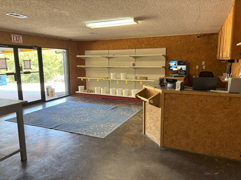 More Photos Of Lease 870 N Preston Road, Celina Garden Center For Lease