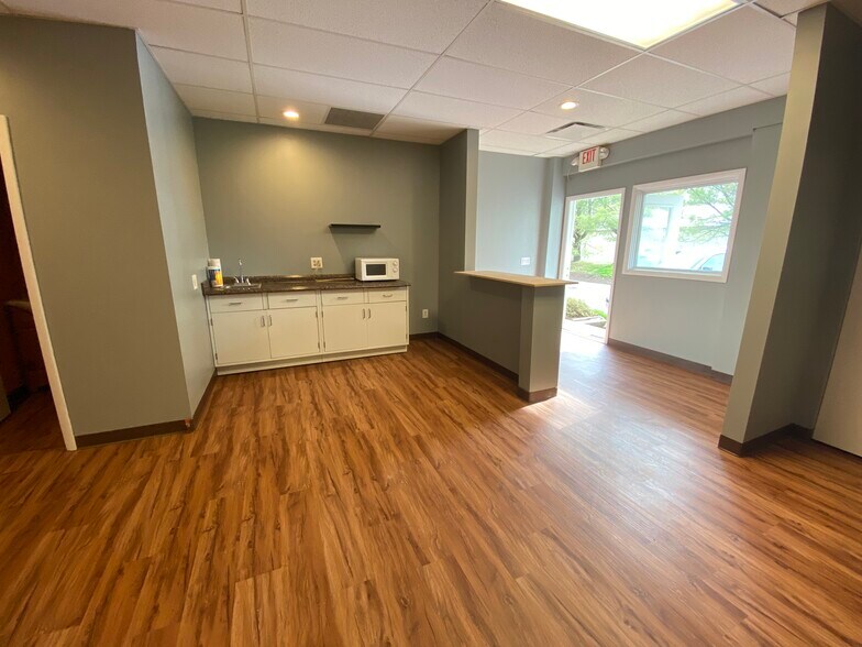 More Photos Of 300 Industrial Pky, Chagrin Falls Light Manufacturing For Lease