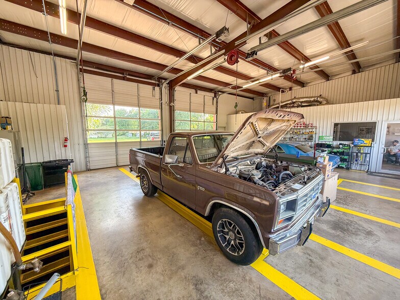 More Photos Of 304 E Wilson St, Valliant Office For Sale