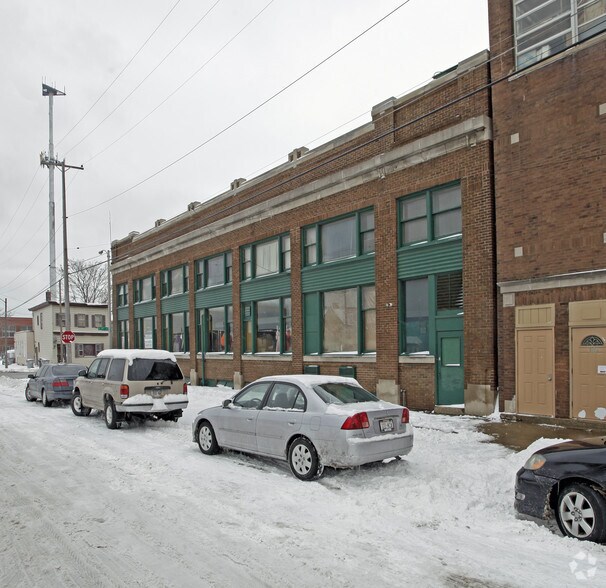 More Photos Of 907 S 1st St, Milwaukee Storefront Retail Office For Sale