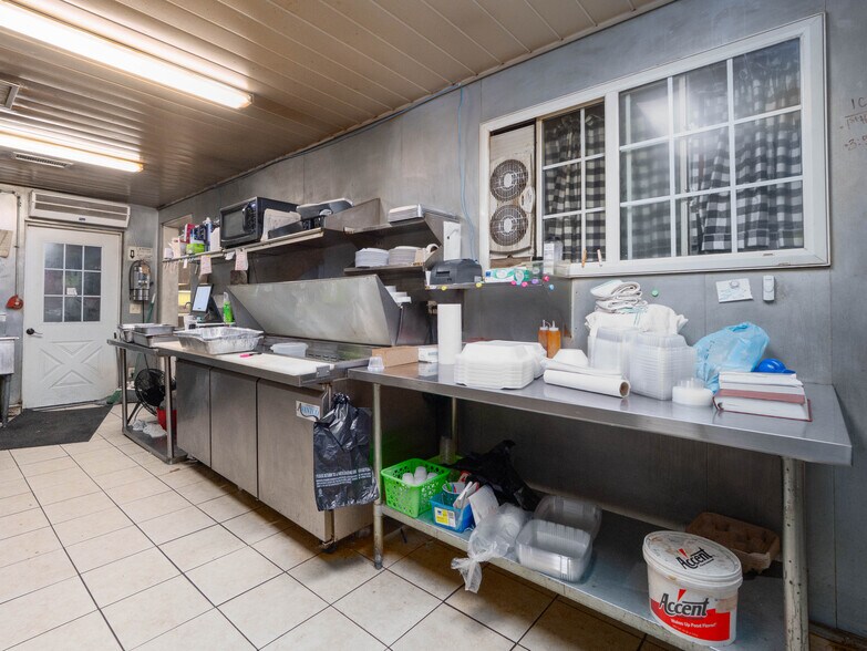 More Photos Of 340 Northview Dr, Jesup Restaurant For Sale