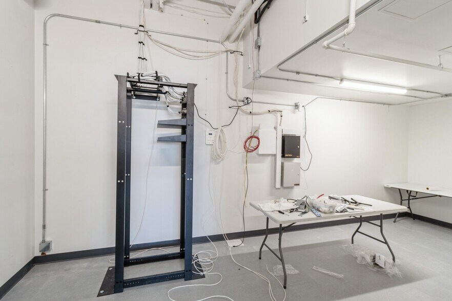 More Photos Of 1465 SW Park Square Dr, Ankeny Office For Lease