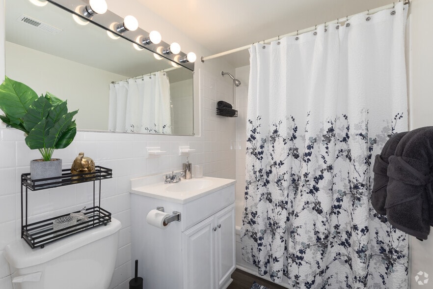 More Photos Of 5400 Livingston Ter, Oxon Hill Apartments For Sale