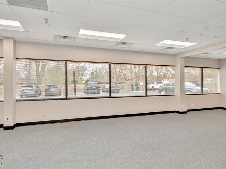 More Photos Of 1990 E Algonquin Rd, Schaumburg Office For Lease