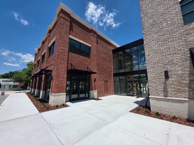 More Photos Of 425 S Woodland Blvd, Deland Office For Lease