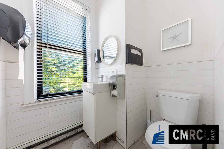 More Photos Of 131 Beverley, Brooklyn Flex For Lease