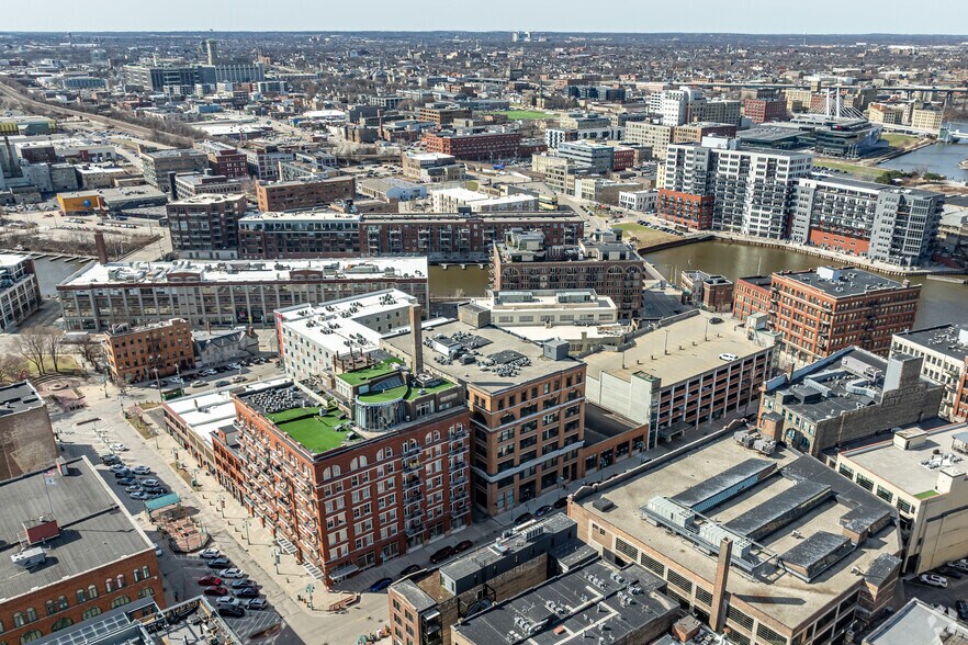 More Photos Of 239 E Chicago St, Milwaukee Apartments For Lease