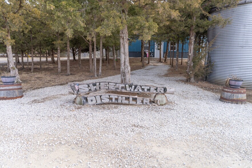 More Photos Of 43937 Highway 36, Monroe City General Retail For Sale