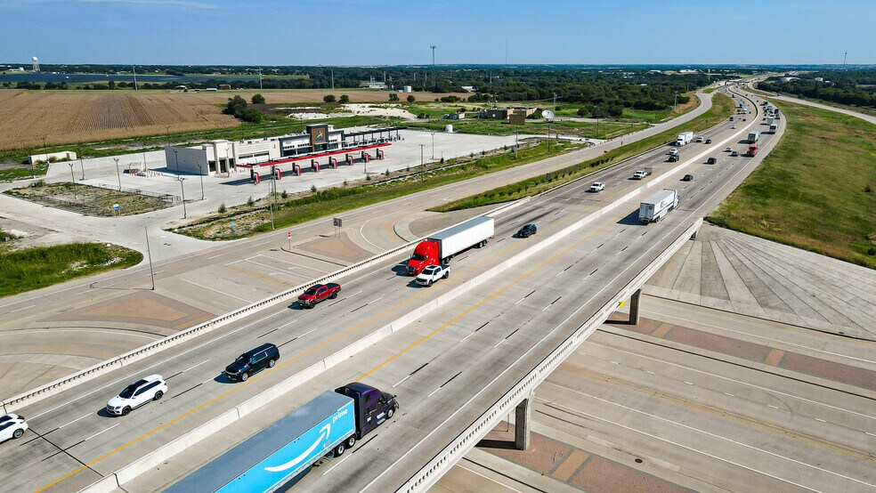 More Photos Of 206 I-35, Eddy General Retail For Lease