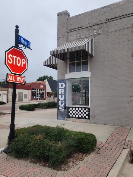 More Photos Of 324 E Main St, Shawnee Storefront For Sale