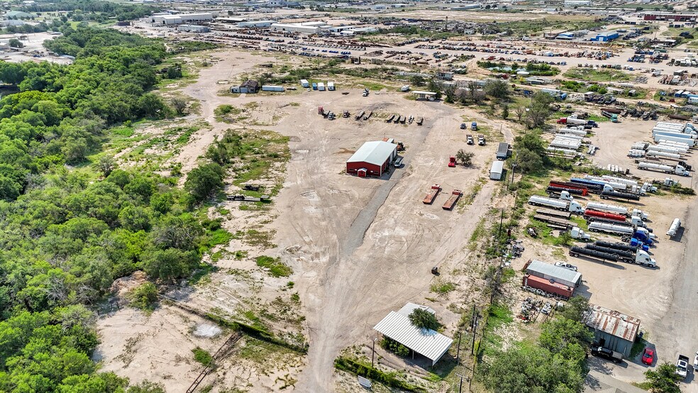 More Photos Of 2451 W Murphy St, Odessa Warehouse For Sale