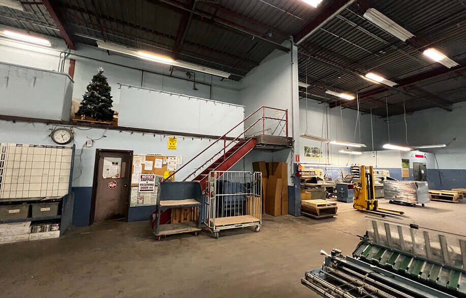 More Photos Of 1700 Church Av, Winnipeg Warehouse For Lease
