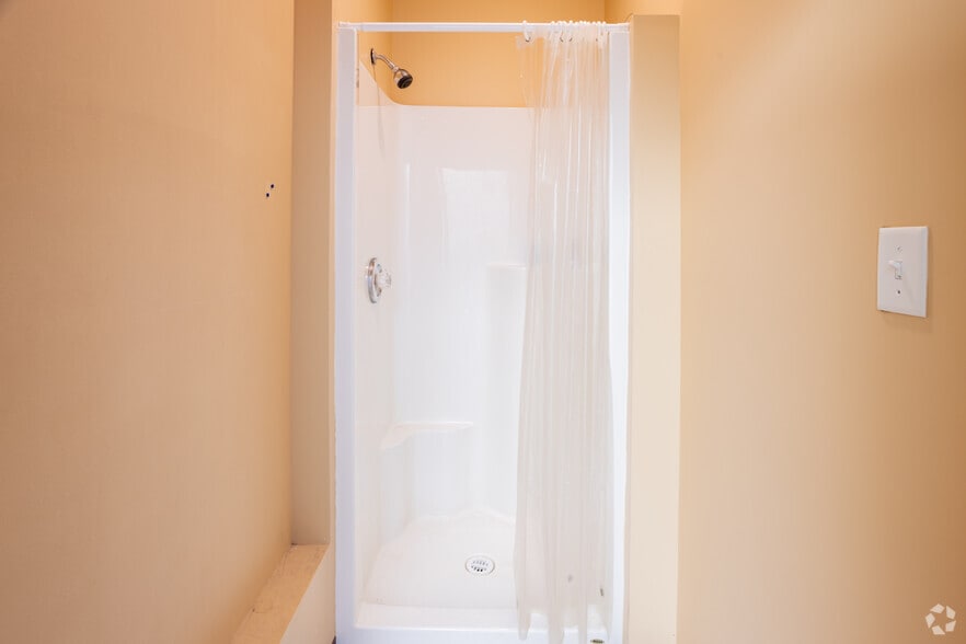 More Photos Of 10008-10022 167 St NW, Edmonton Showroom For Sale