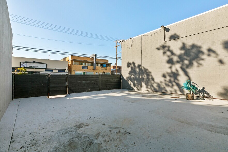 More Photos Of 5520-5522 Cahuenga Blvd, North Hollywood Freestanding For Sale