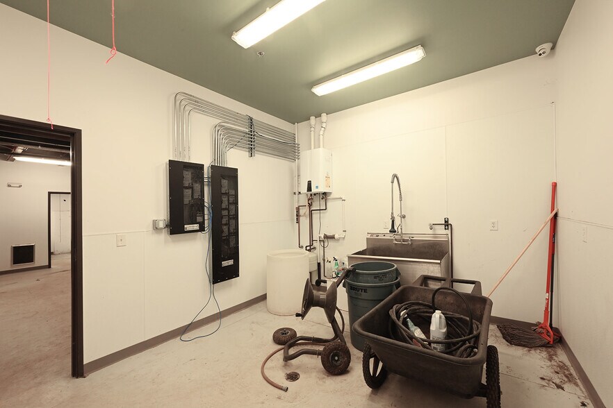 More Photos Of 5739 Bueno Dr, Fort Collins Manufacturing For Lease