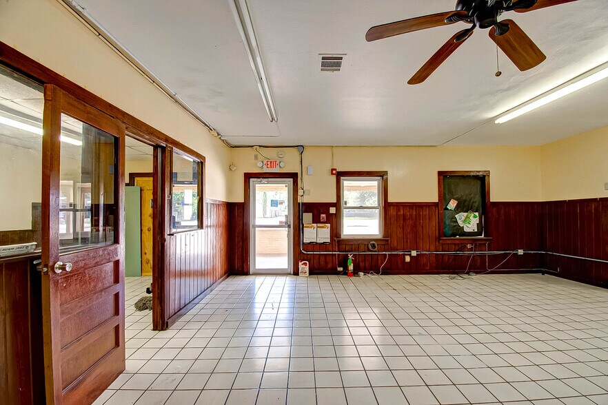 More Photos Of 3019 Dickinson Ave, Dickinson Freestanding For Sale