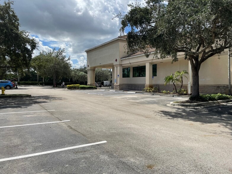 More Photos Of 6105 W Sunrise Blvd, Fort Lauderdale Freestanding For Lease
