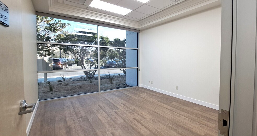 More Photos Of 100 Old River Rd, Bakersfield Medical For Lease