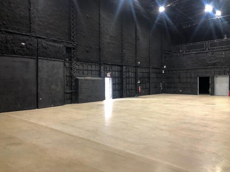 More Photos Of 60-64 West St, Brooklyn Warehouse For Lease