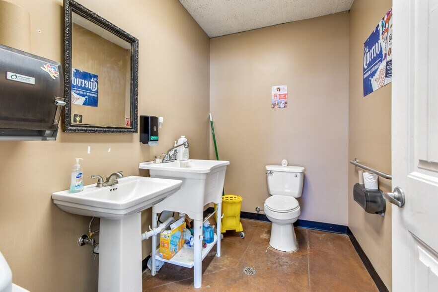 More Photos Of 516-522 Benham St, Bonne Terre Office For Lease