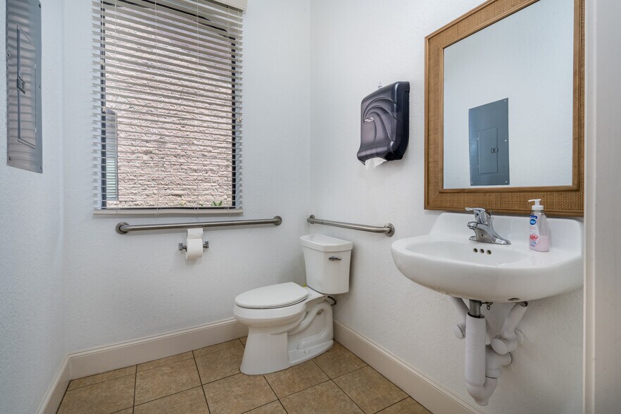 More Photos Of 5511 Louetta Rd, Spring Office Residential For Sale