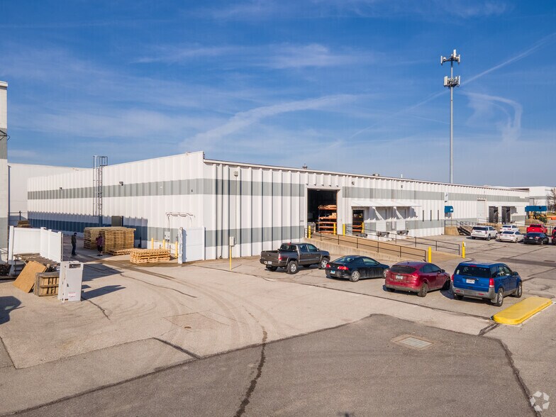 More Photos Of 2012 Corporate 44 Dr, Fenton Unknown For Lease