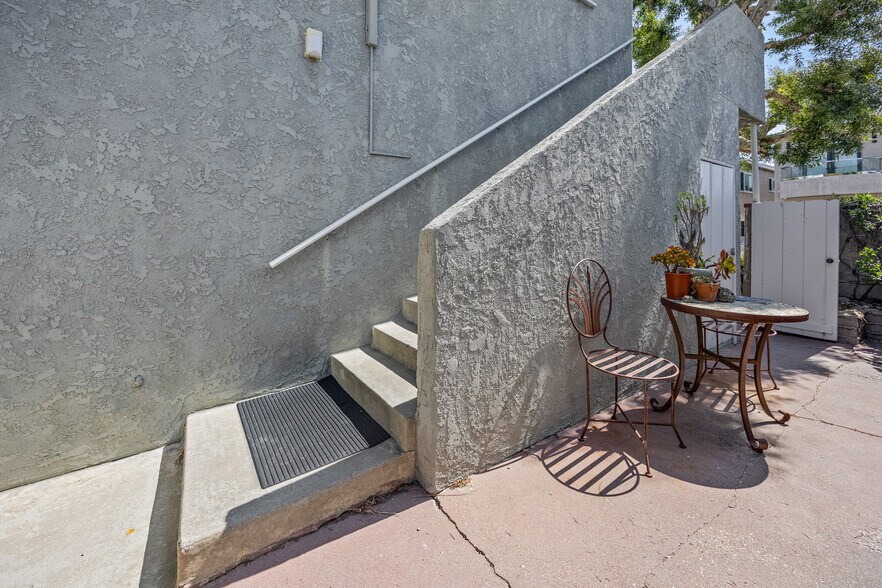 More Photos Of 1521 Marine Ave, Seal Beach Apartments For Sale