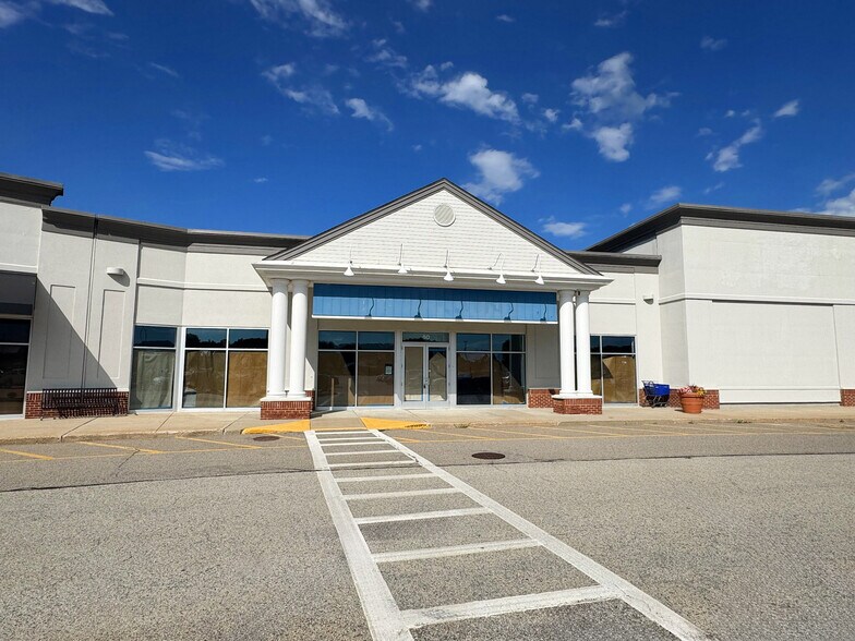 More Photos Of 10-105 Long Pond Rd, Plymouth Unknown For Lease