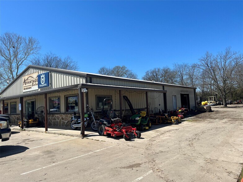 More Photos Of 1521 N State Highway 121, Bonham Freestanding For Sale