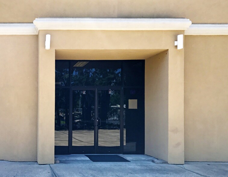 More Photos Of 8590 Philips Hwy, Jacksonville Freestanding For Lease
