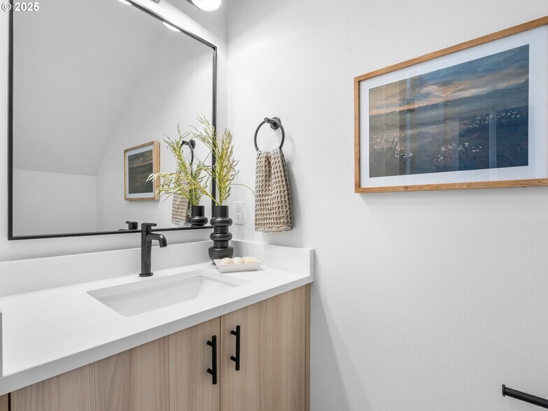 More Photos Of 6014 Mason St, Portland Multifamily For Sale