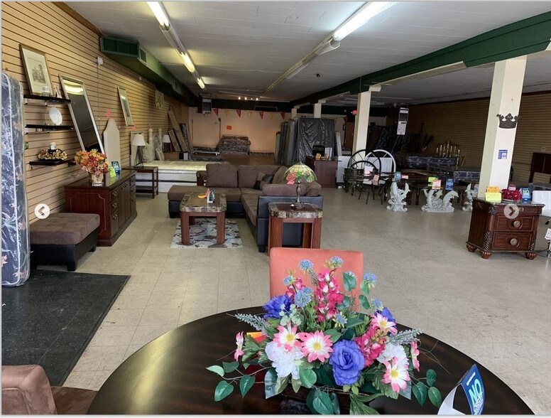 More Photos Of 25 Smith St, Fairburn Freestanding For Lease